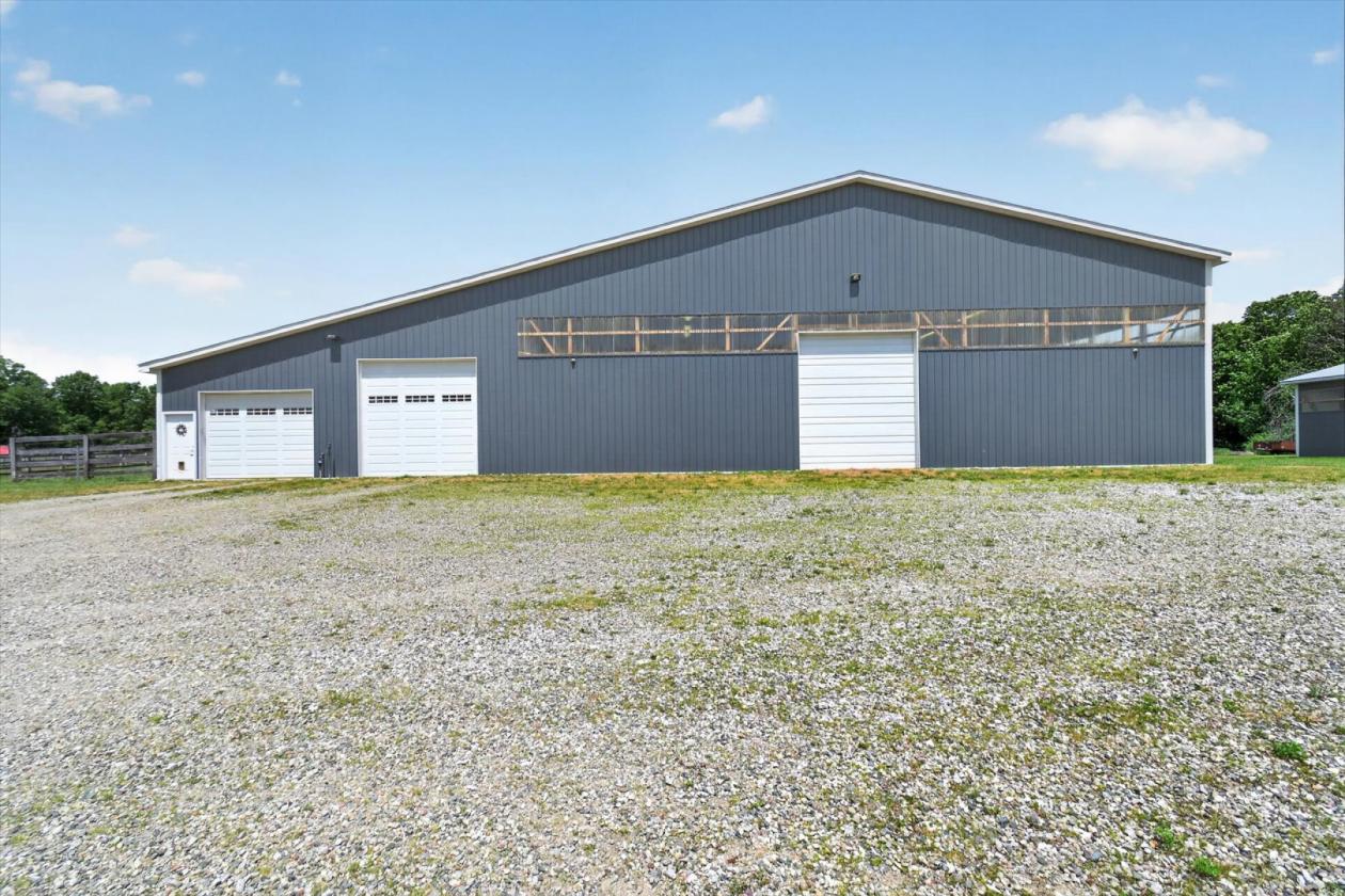 Luxury Equestrian estate with a large arena - photo 15