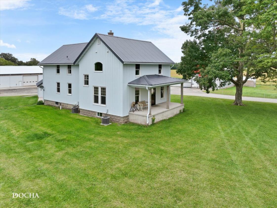 Renovated Farmhouse, Indoor Arena & More! - photo 9