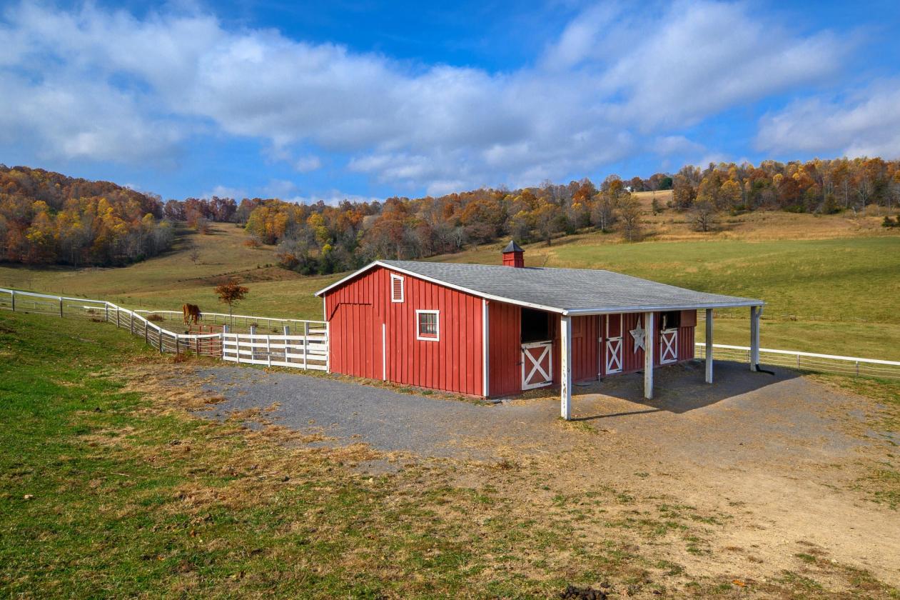 Beautiful Horse Property on 16.13 Acres - photo 22