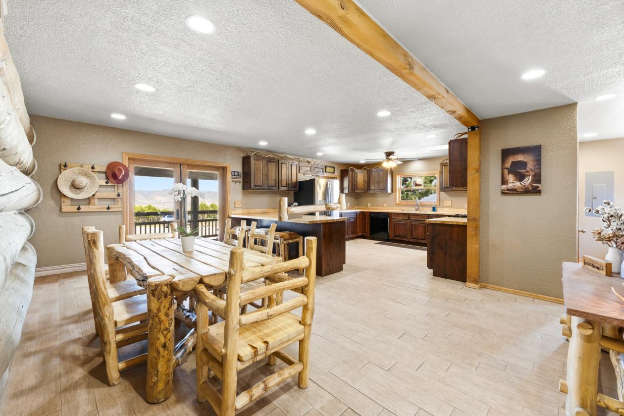 Horse Property with stunning views - photo 8