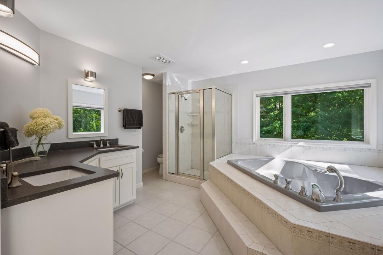 4.69 ACRES WITH LUXURY & PRIVACY - photo 13