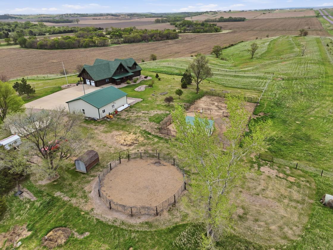 Luxury Log Home, Equestrian Lifestyle, 18 Acres - photo 5