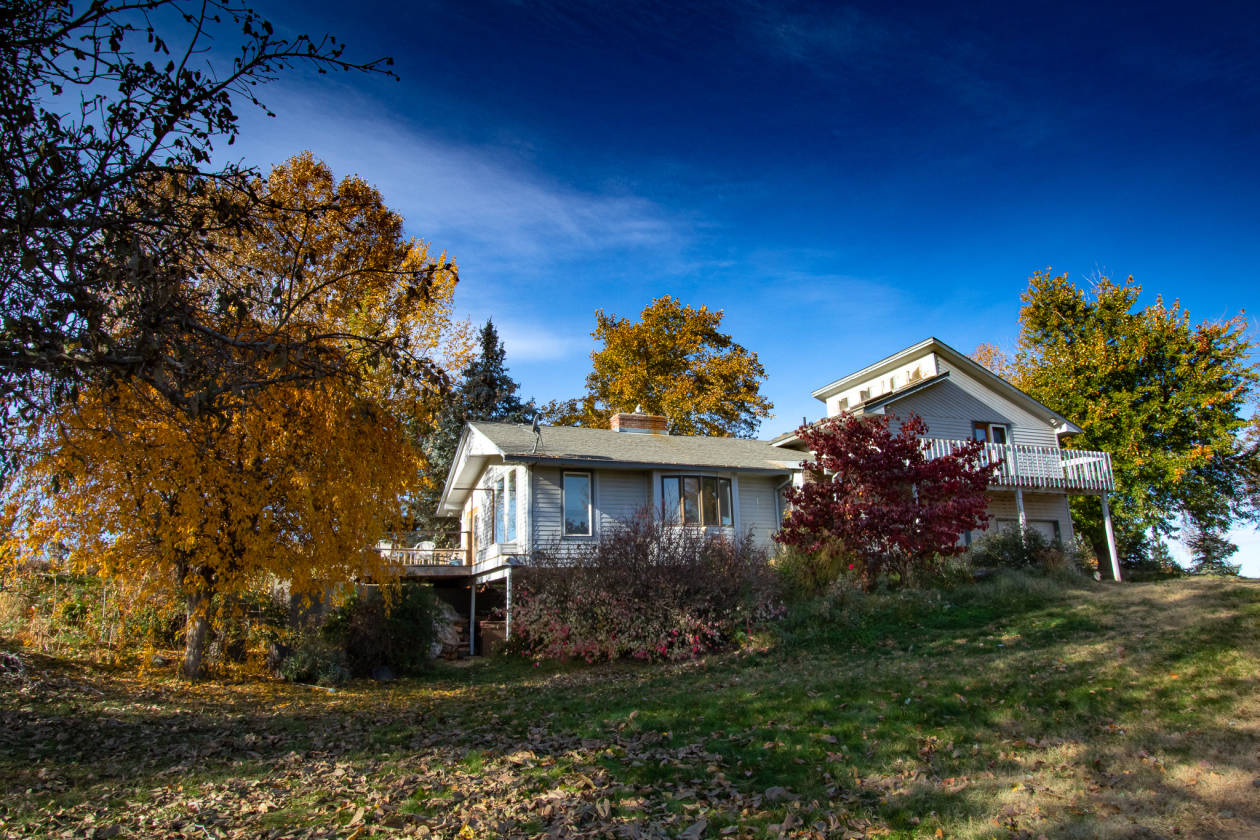 Horse properties with 2 houses and views of the... Milton