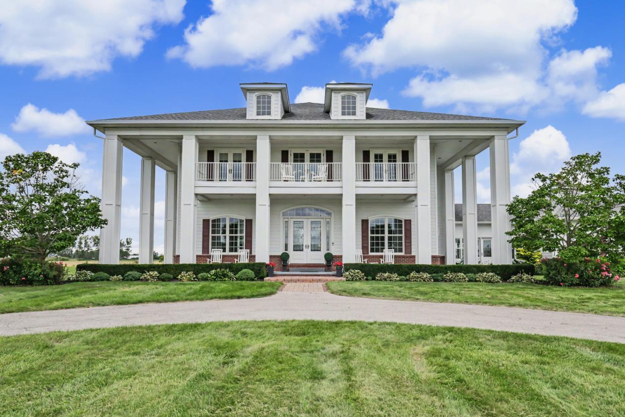 ONE-OF-A-KIND 10 ACRE EQUESTRIAN ESTATE - photo 4