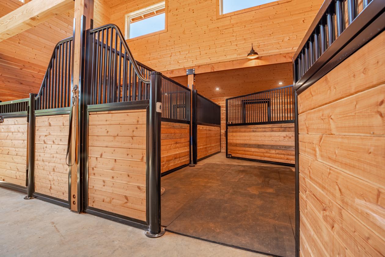 Timber-Frame Estate With Mountain Views - photo 15