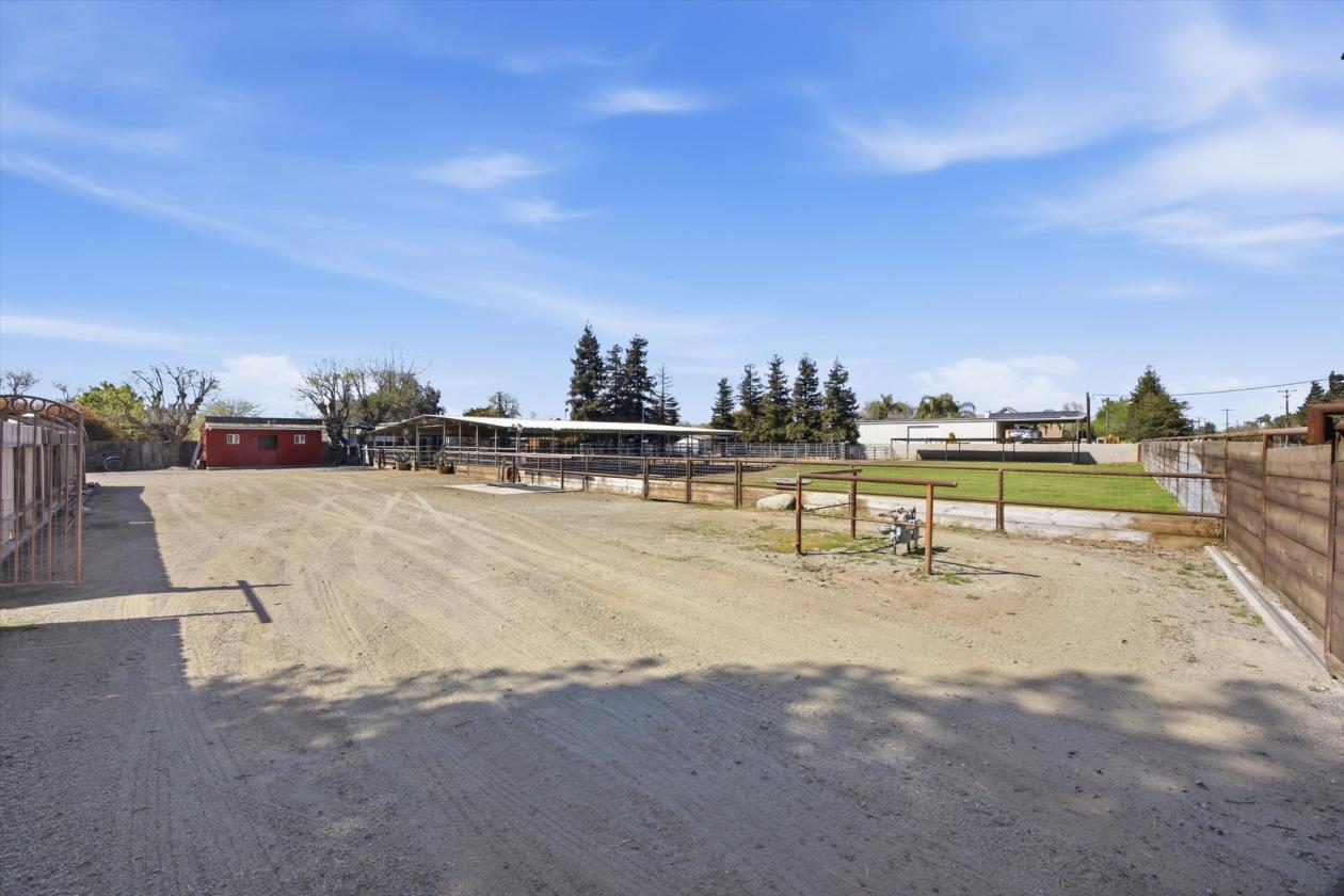 Turnkey 1-Acre Horse Setup w/ Mare Motel *County* - photo 18