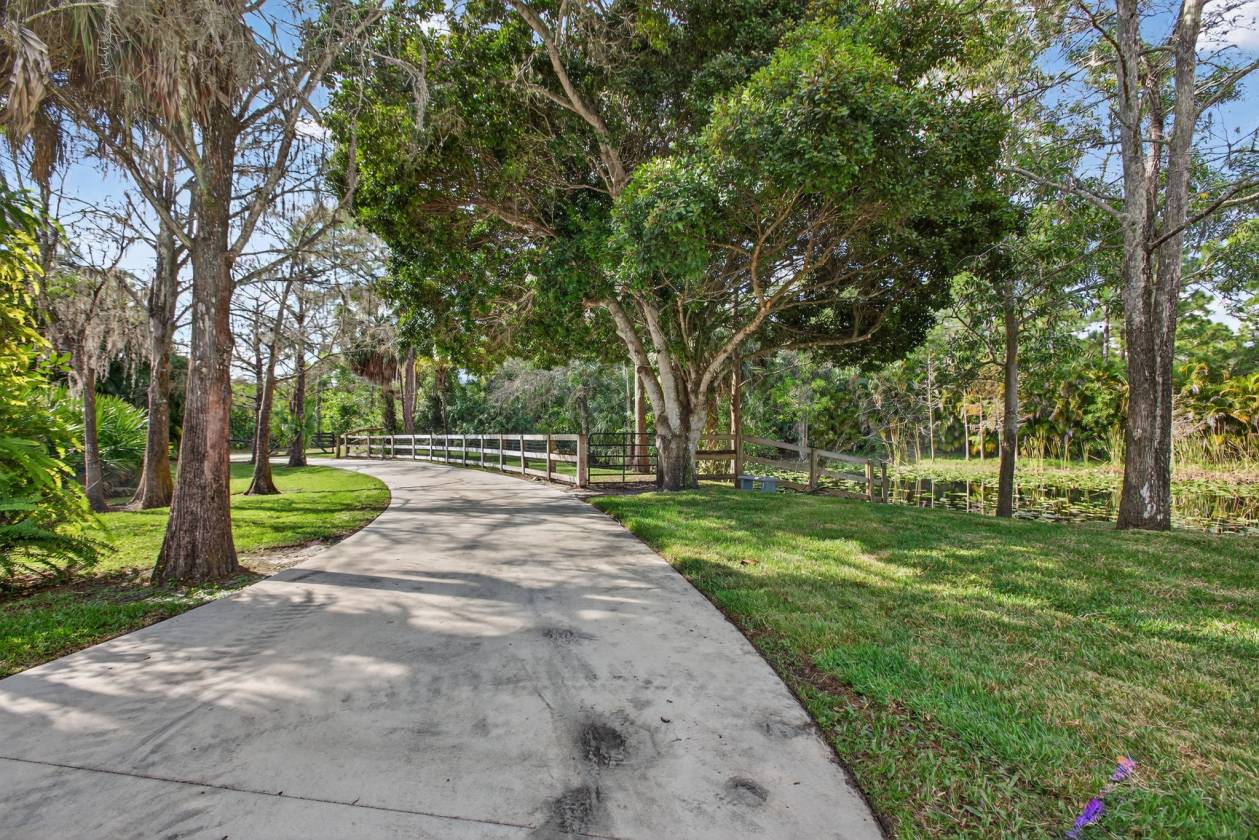 Gorgeous Multi-Faceted Equestrian Property - photo 2