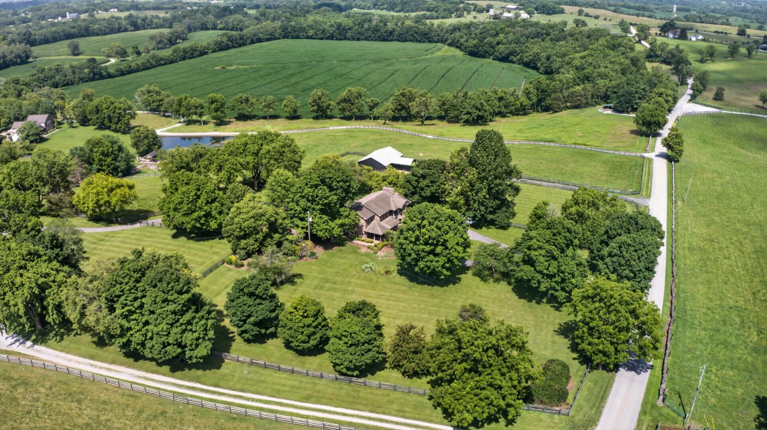 Luxury Estate with 48 acres - photo 30