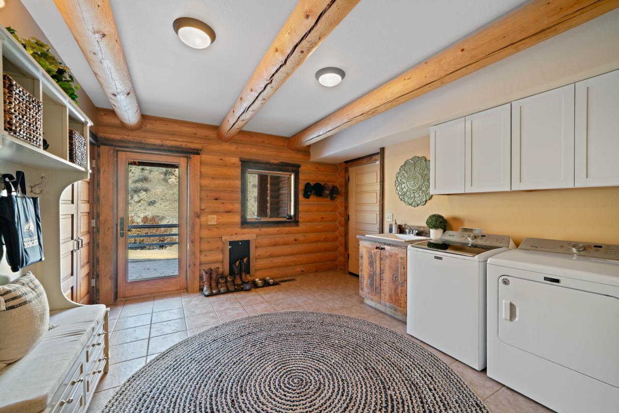 Dream log home on 20 Acres - Fenced & Ready - photo 23