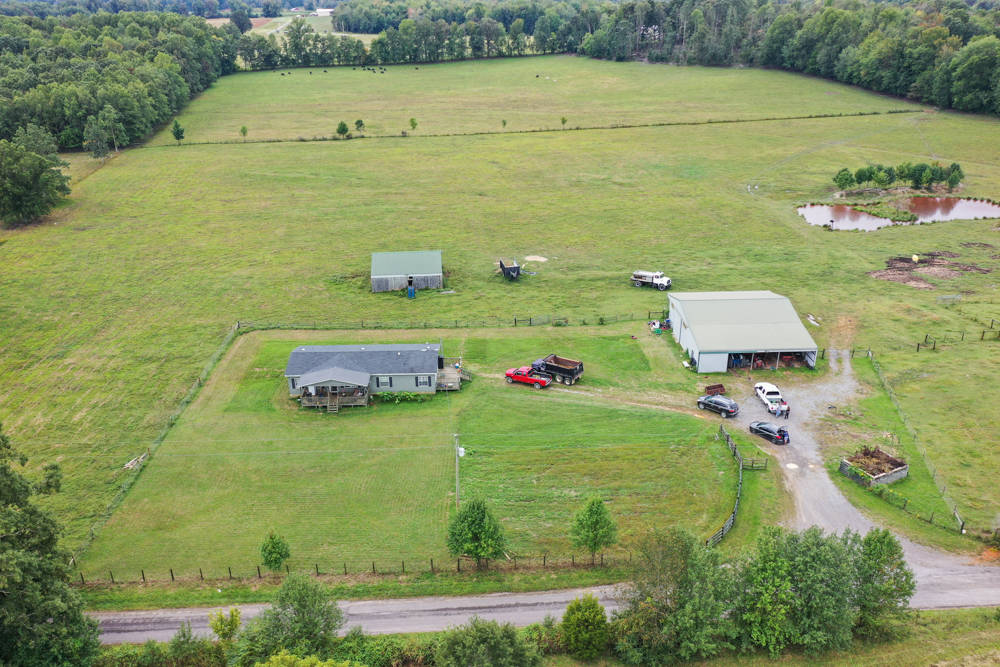 38 LEVEL ACRES WITH 7 STALL BARN, POND AND HOME!... Smithville, Dekalb County, Tennessee