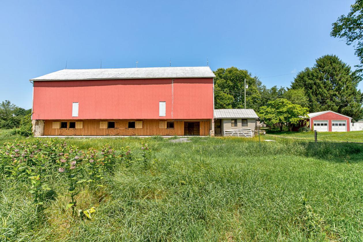 Horse property waiting for the finishing touches! - photo 8