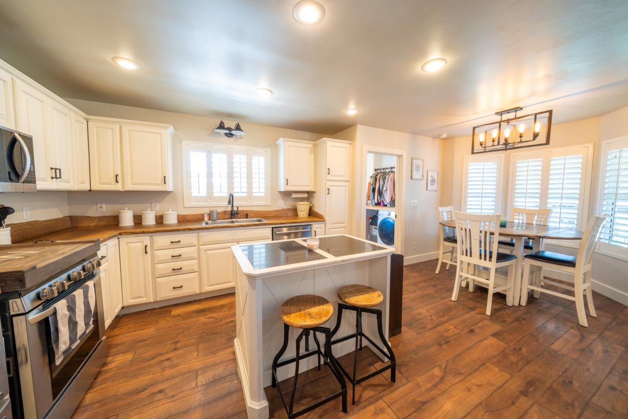 5 Acre Farmhouse in Beautiful Williamson Valley - photo 14