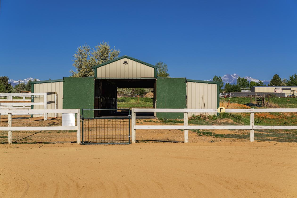 Well-situated Equine property with Frontrange view - photo 7