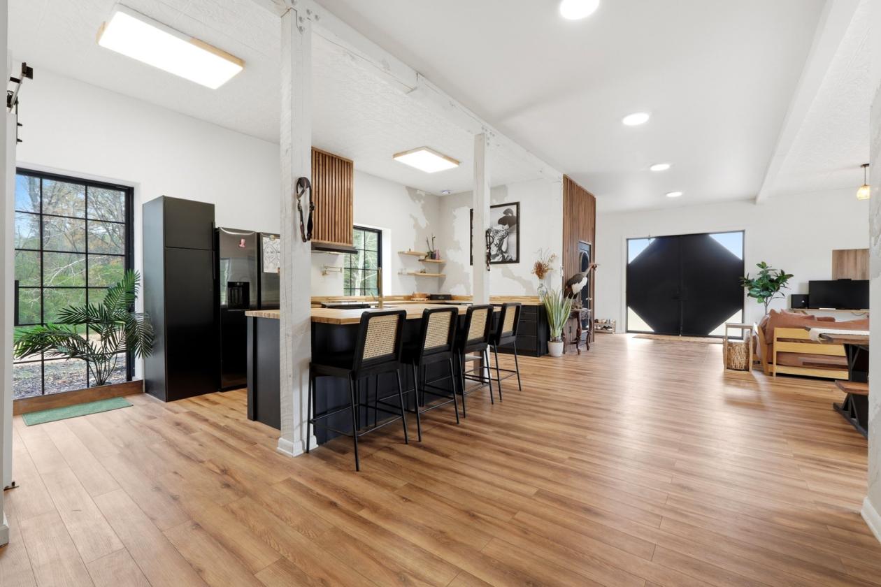 Luxurious Barndominium on Working Equestrian Farm - photo 6