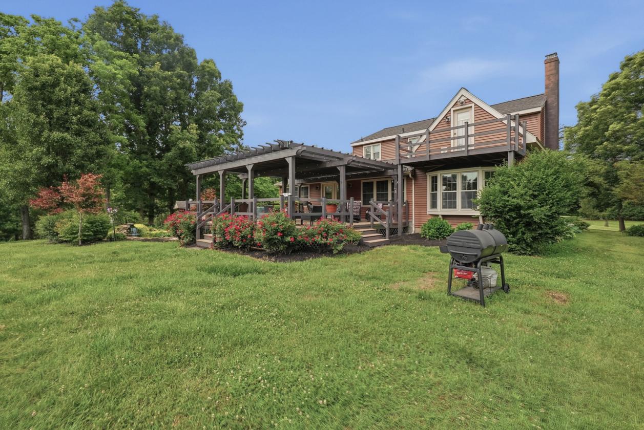 Equestrian Estate Bordering State Forest! - photo 28