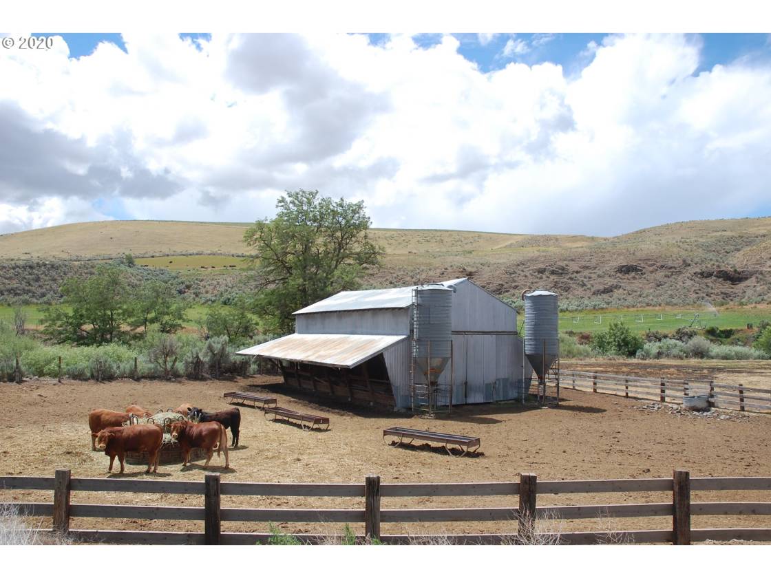rural Oregon ranch for horses and farming Arlington, Gilliam