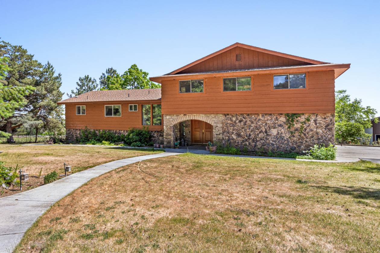 Horse Property for sale.