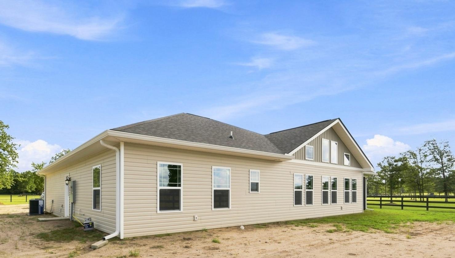 New Move-In Ready Equestrian Home on 8.72 Acres - photo 5