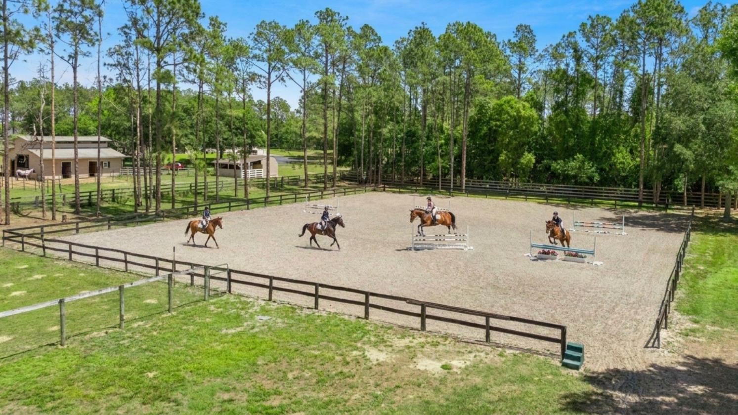 Turnkey Equestrian Retreat near Ocala - photo 5