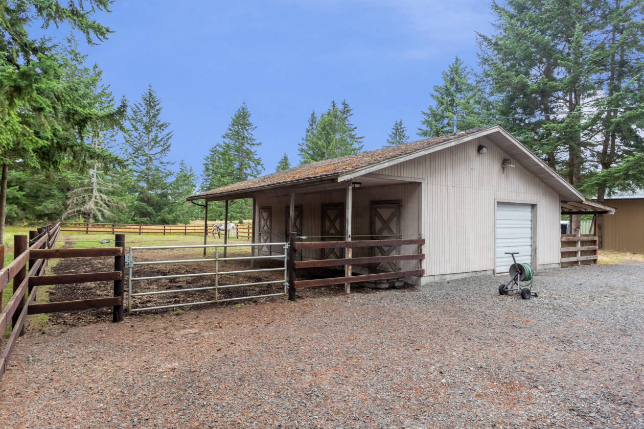 Luxury Equestrian Estate! Spanaway, Pierce County, Washington