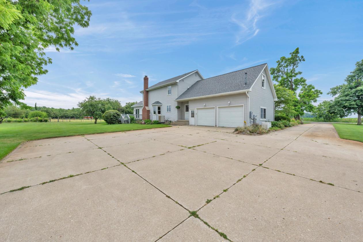Home and Equestrian Farm on 10 Acres - photo 8