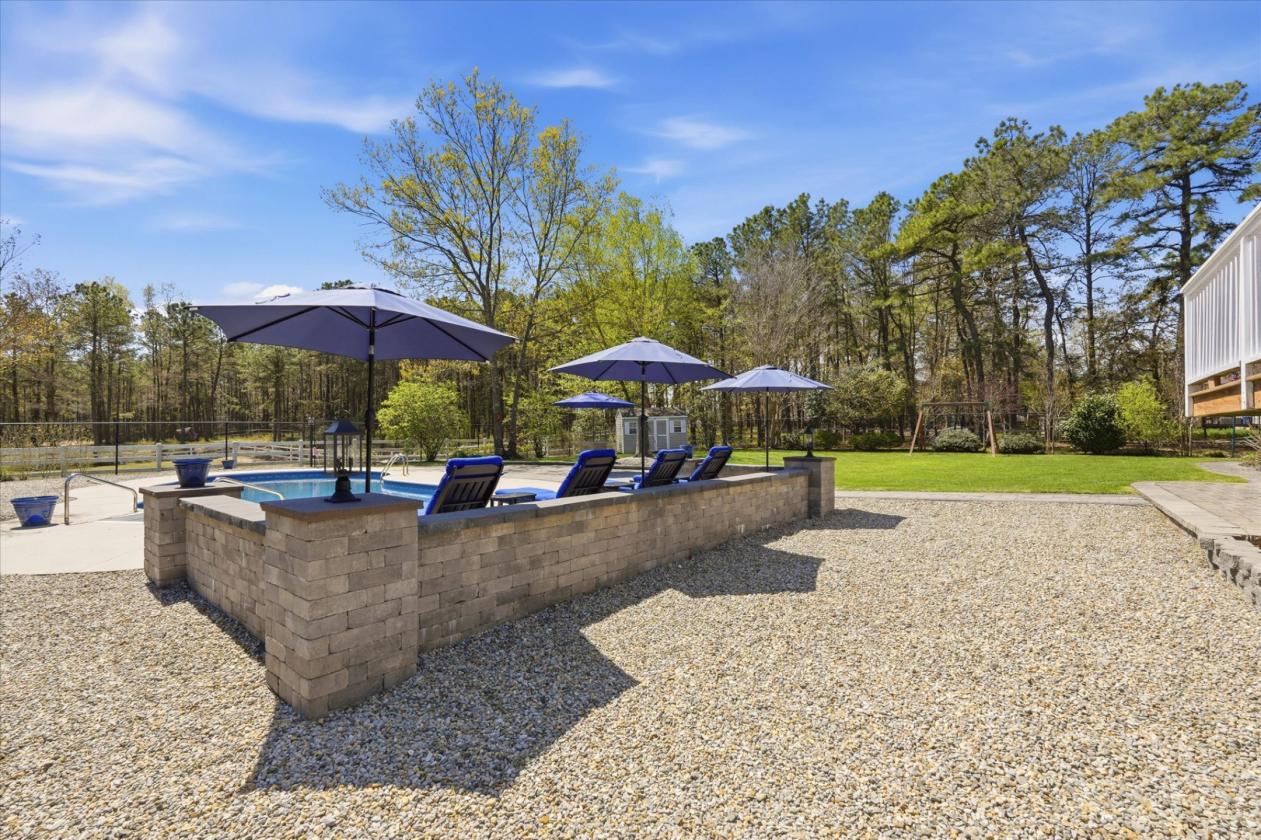 Luxury Farmhouse Residence Equestrian Suitable! - photo 19