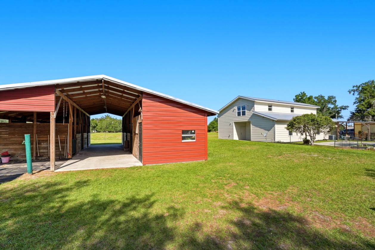 Unique equestrian estate on 6.57 acres - photo 23