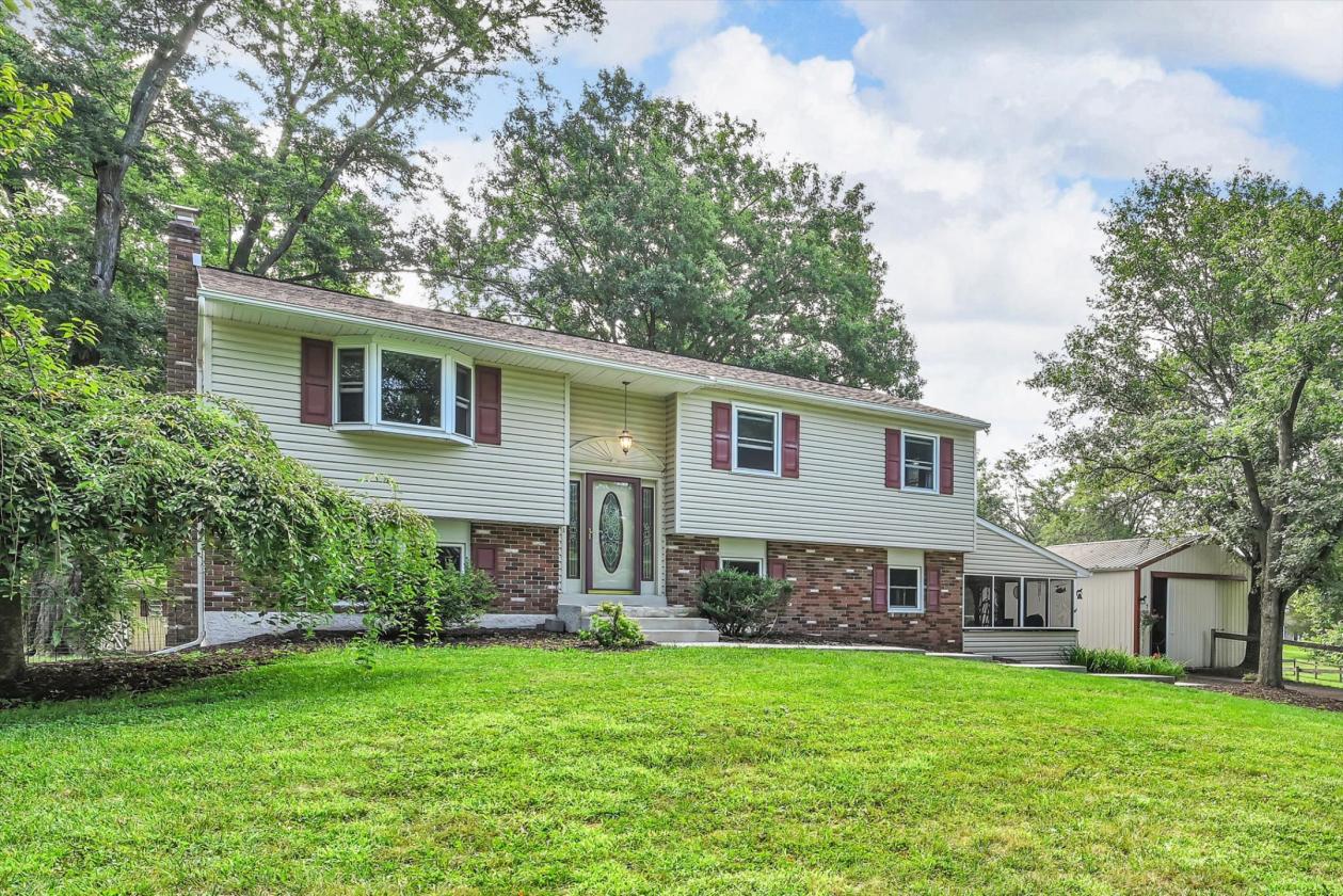 Small Horse Farm with Beautiful Bi-Level Home - photo 2