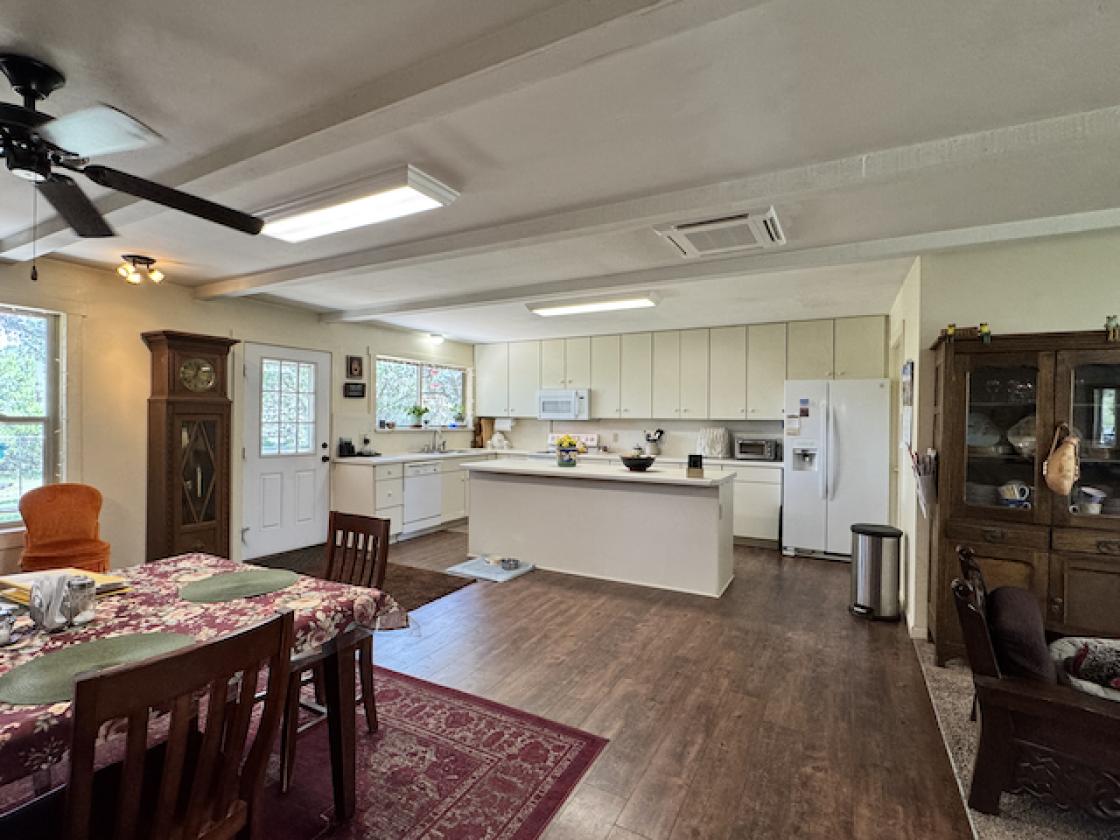 RARE OPPORTUNITY FOR PRIVACY, SPACE & CONVENIENCE - photo 8
