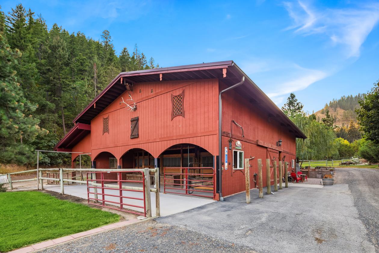 Where Mountain Living and Equestrian Dreams Come T - photo 25