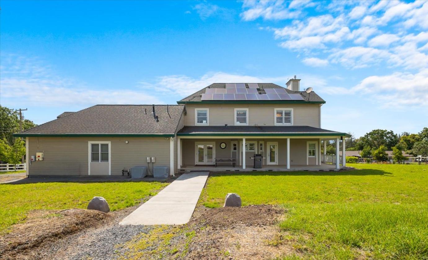 Modern Victorian Inspired Farmhouse on 2.74 acres! - photo 23