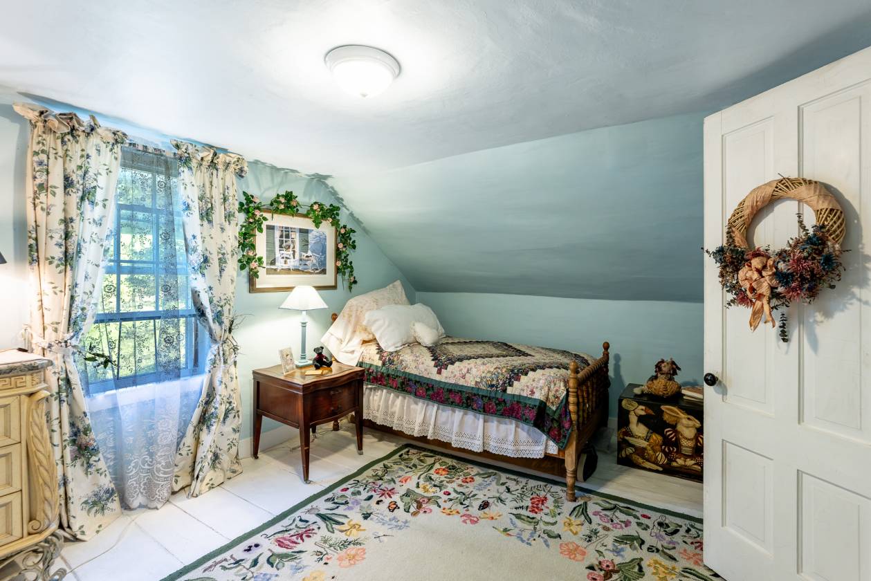 Horse property with antique home - photo 17