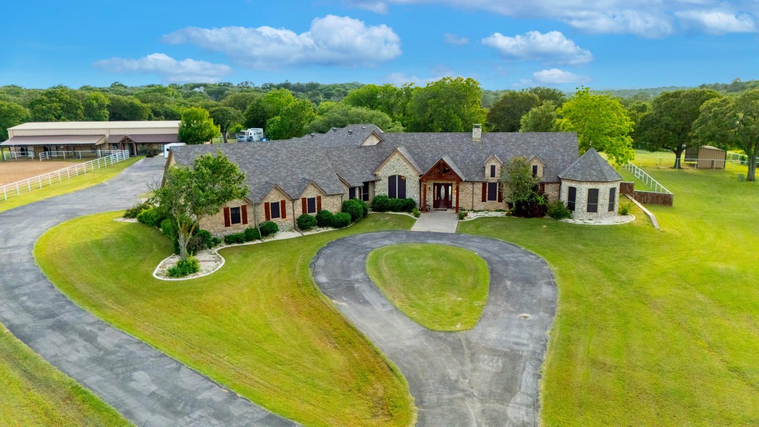 Acreage Estate with Pond and Stable - photo 4