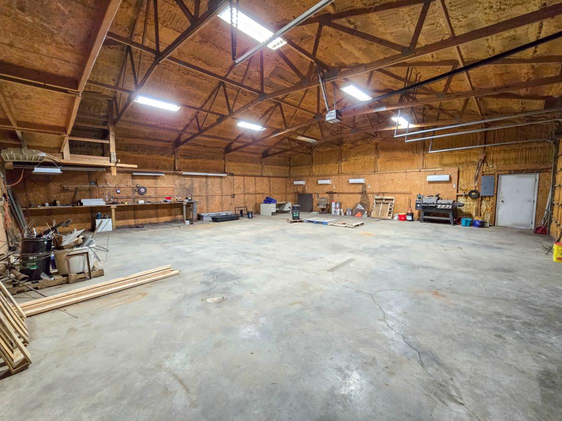 +/-174.7 ac with Log Home, Morton, and Horse Barn - photo 25