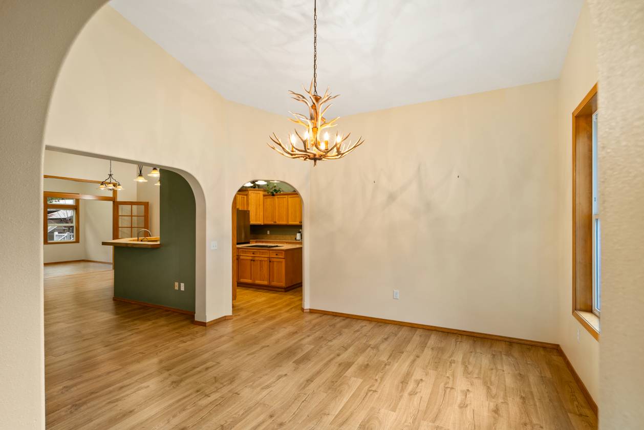 10 Acre Estate - photo 2