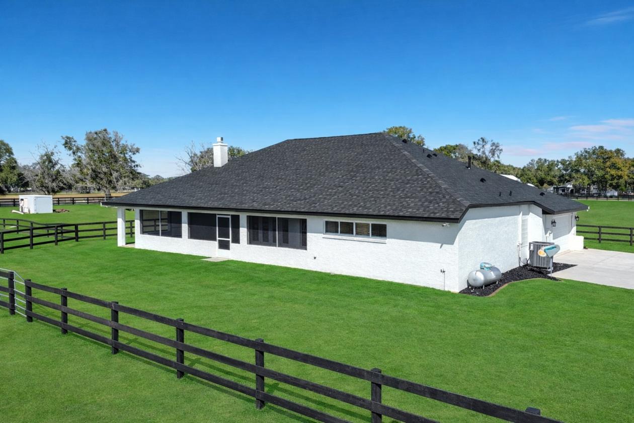 Experience Ocala Horse Country Living! 14.1 Acres - photo 8