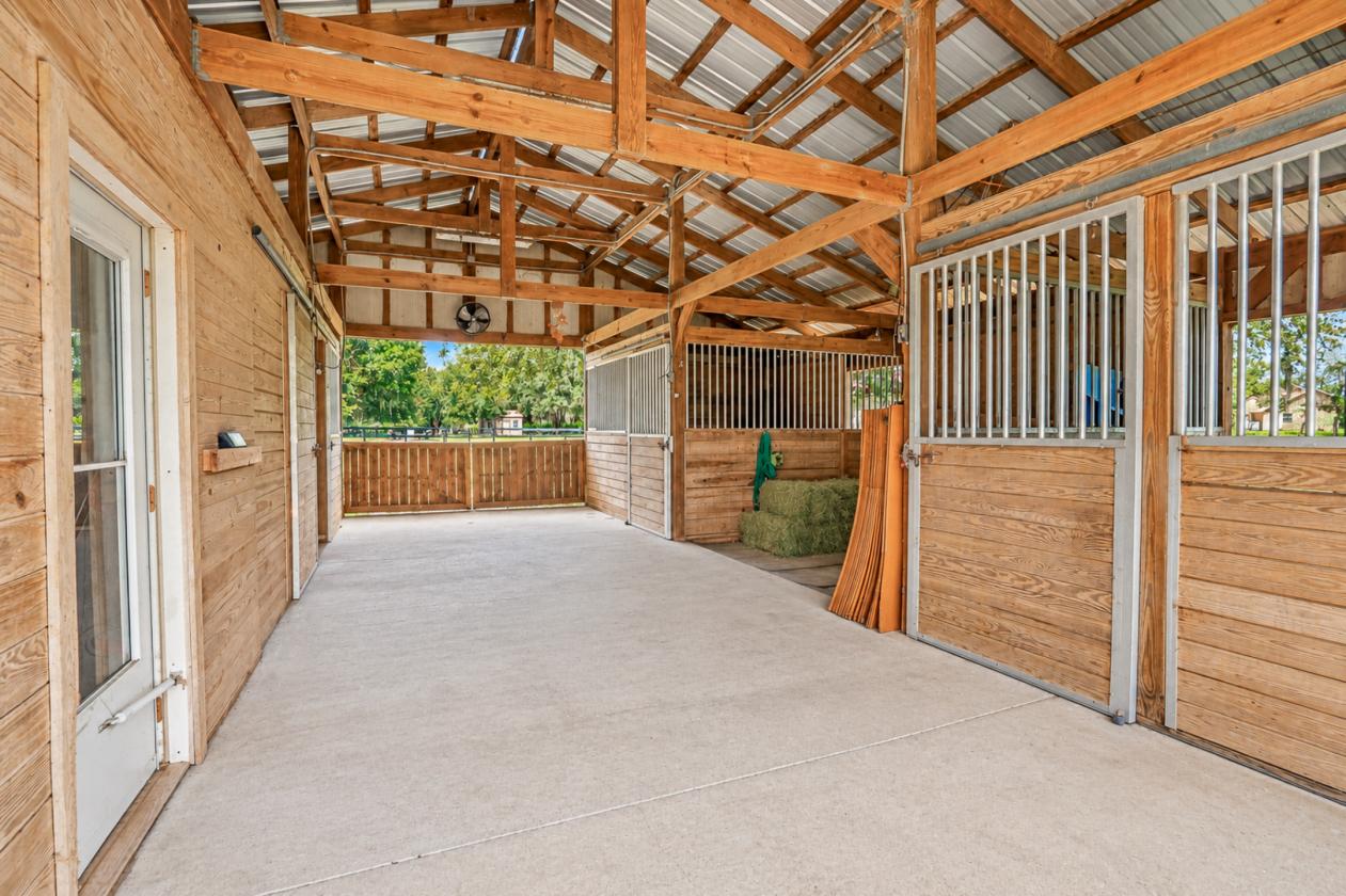 Restored 90s Chic Equestrian Estate - photo 5