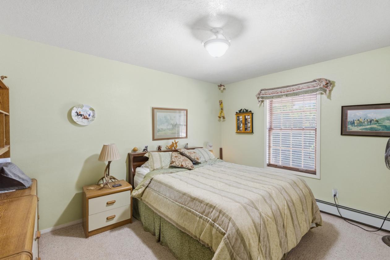 Well maintained horse property - photo 14
