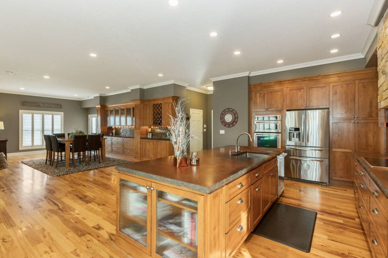 Horse farm for sale Solon, Johnson County, Iowa horse property