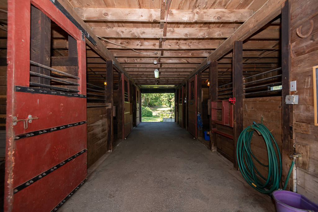 Country Estate with 5 Stall Barn Harvard, Worcester County