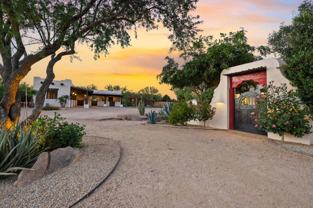 Refined Equestrian Estate - photo 4