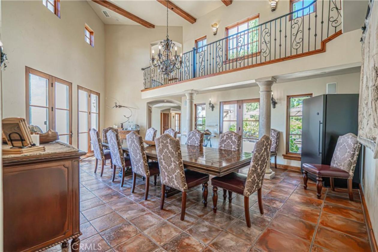 Captivating Tuscan-Inspired Estate - photo 15