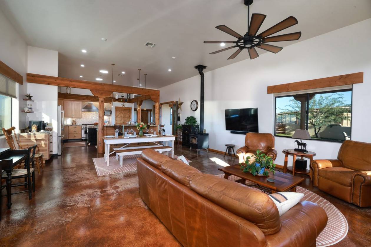 EXQUISITE EQUESTRIAN ESTATE - photo 13