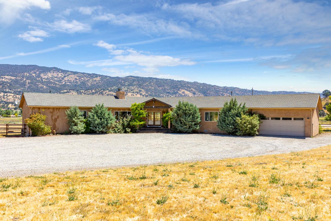 EXCEPTIONAL EQUESTRIAN ESTATE - photo 2