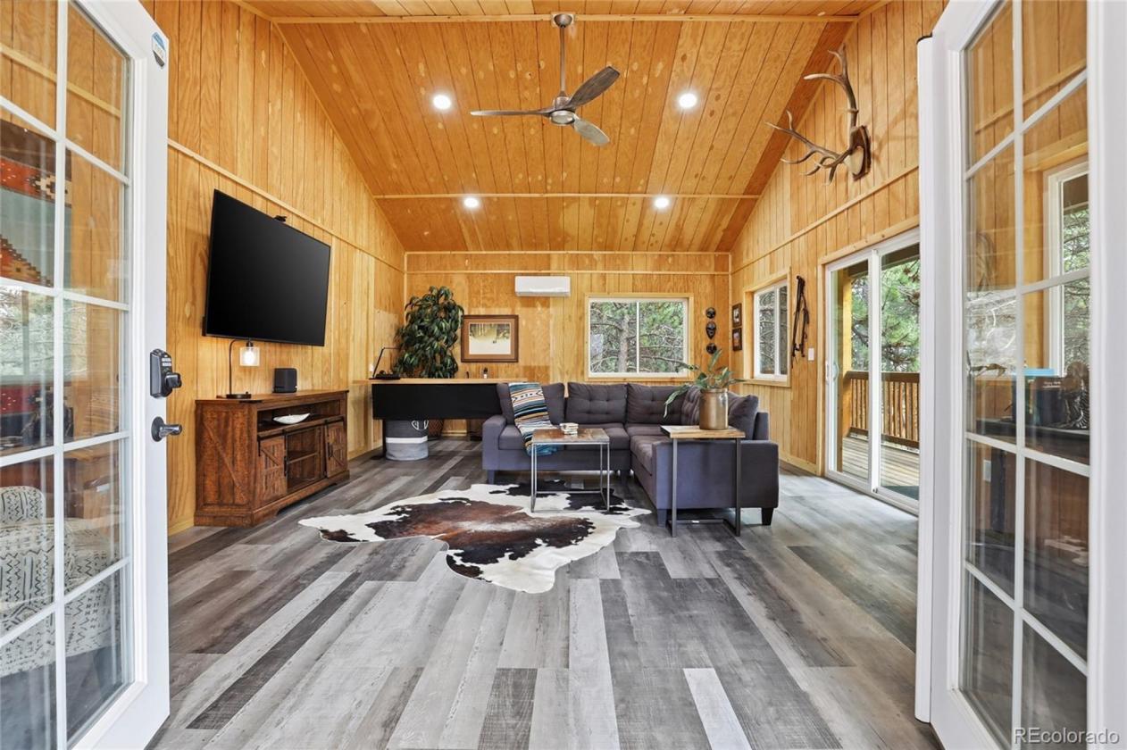 6 flat acres, horses welcome, HQ from home! - photo 3