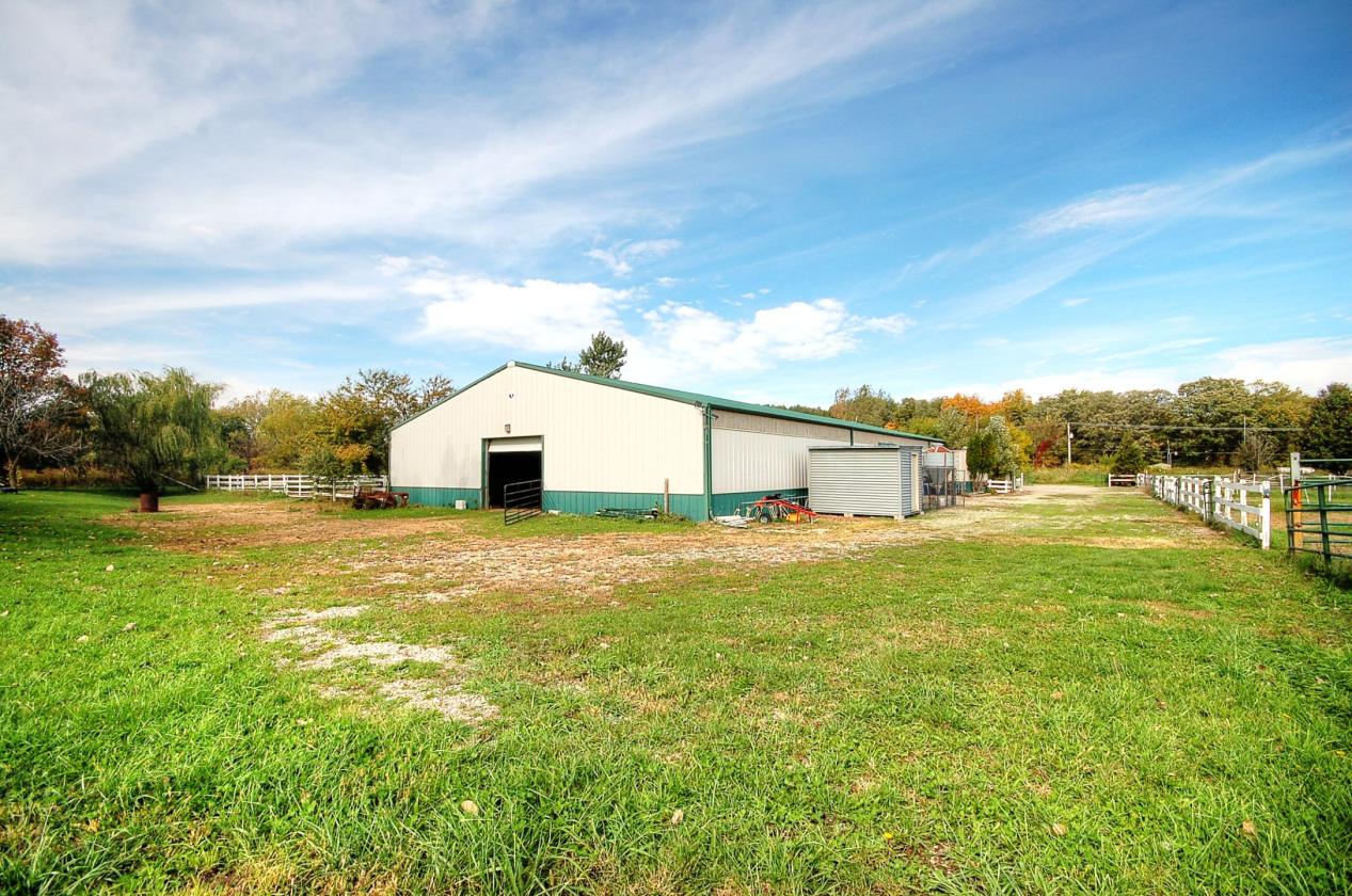 Morris horse farm with heated stable & Indoor - photo 24