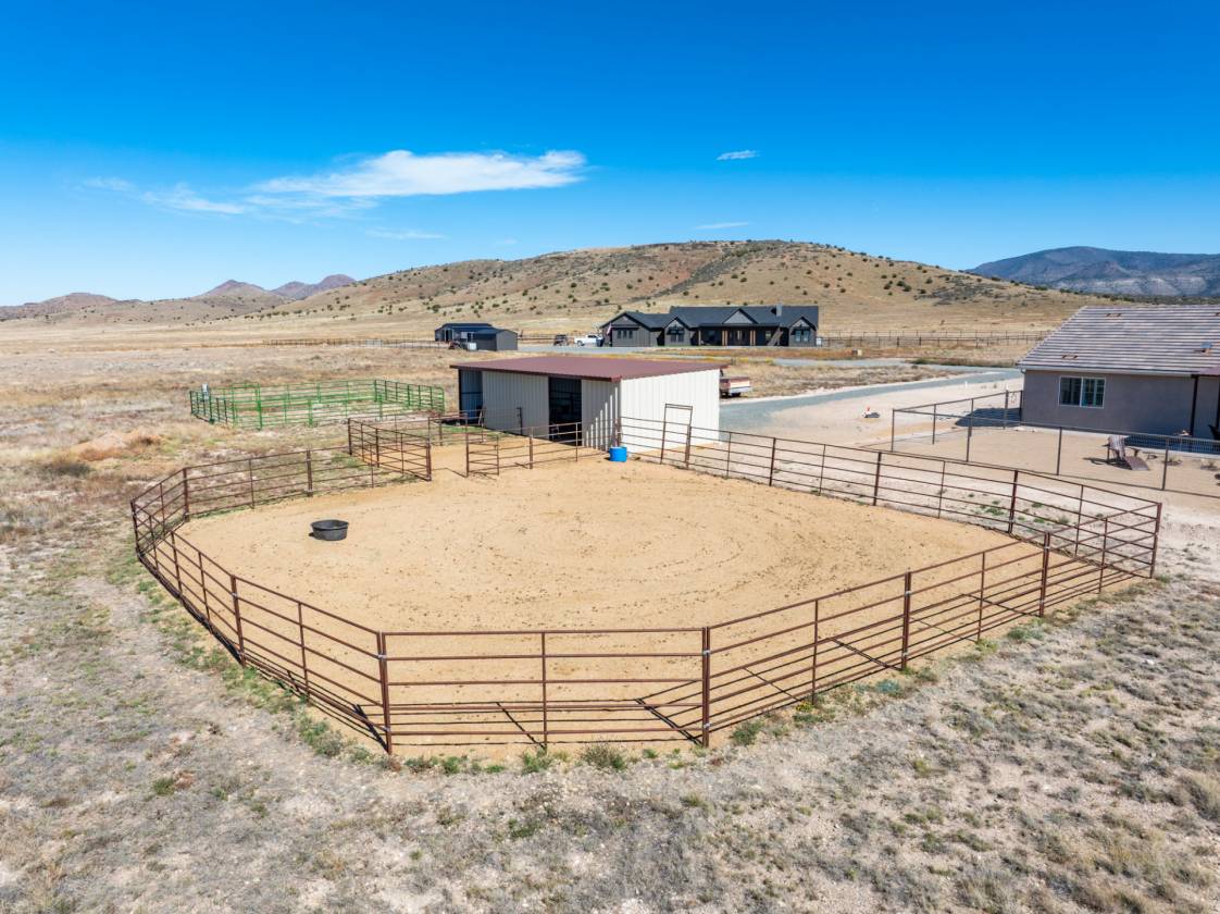 3 Acre Horse Property with Beautiful Mountain View - photo 28