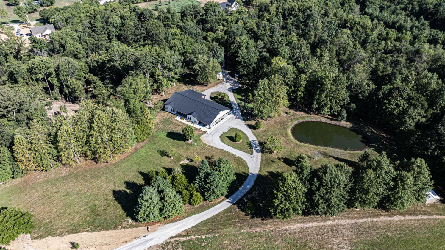 A Home Place Where Quiet Life Meets Horse Country - photo 2