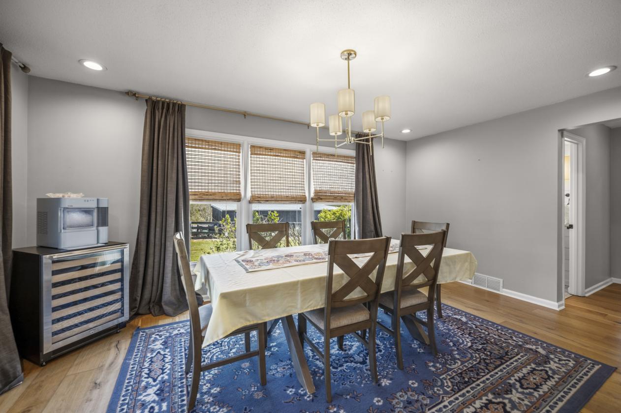 Full Remodeled Home w/6.6 Acres, 1 Mi from Bypass - photo 13