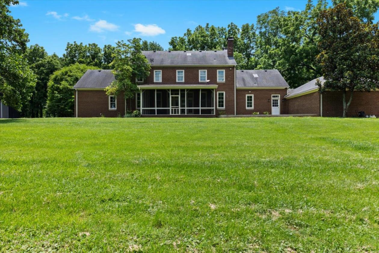 Woodford County Luxury Farm - photo 28